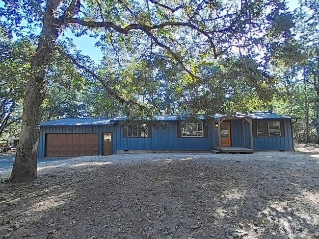 Building Photo - Peaceful and Private 3 Bedroom Home on 5 A...