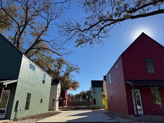 Photo - 1131 Walton Ln