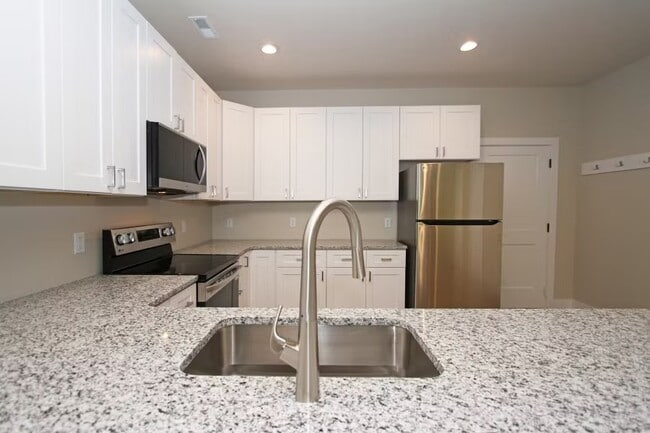Photo - 841 W Burnham St
