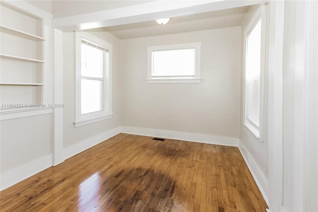 Photo - 713 S N St