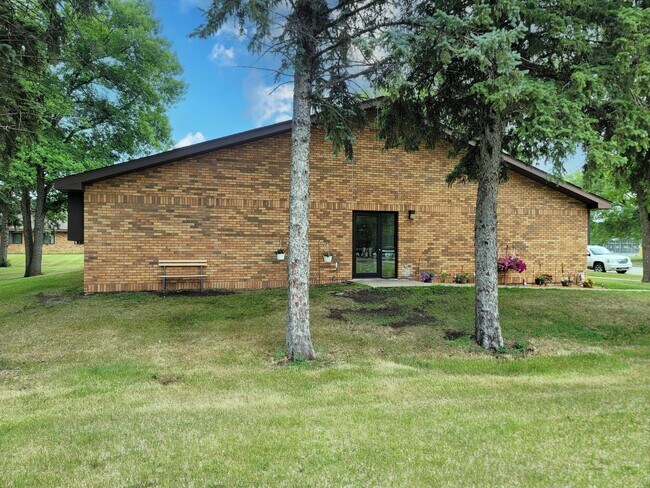 Photo - Valley Pines Apartments
