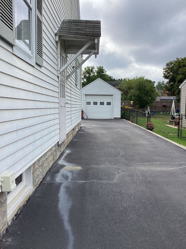Photo - 225 N Grant St