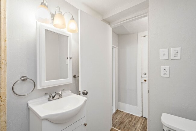 Photo - 831 Hall St Unit #3