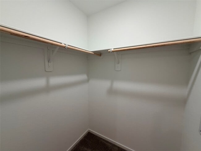 Building Photo - 922 Pertuso Ln