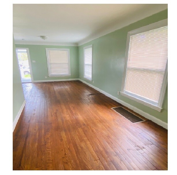 Photo - 24833 Bennett St