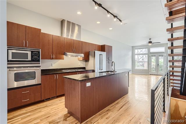 Photo - 2708 Blake St