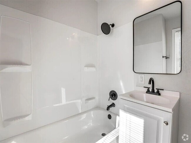 Building Photo - 2440 NW 16th St Rental