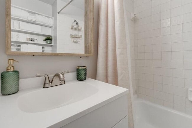 Photo - 1113 Olympia Ave Unit B