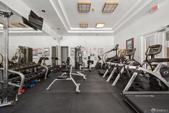 Photo - 220 Caldecott Ln