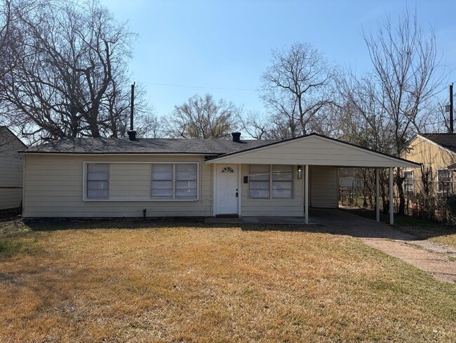 Building Photo - 5402 Lyndhurst Dr