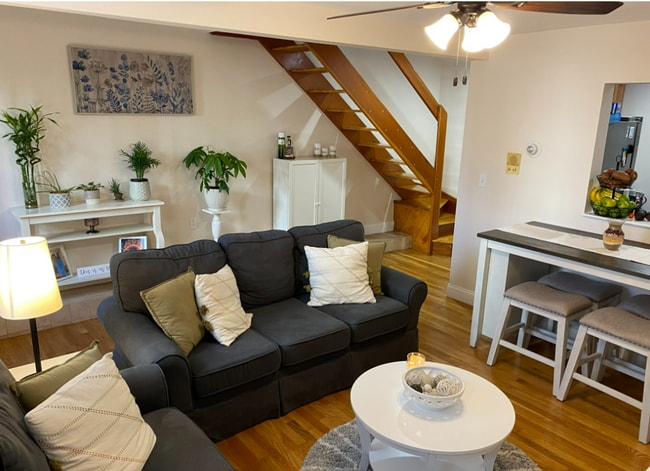 Photo - 470 E 3rd St Unidad 1