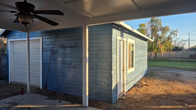 Photo - 310 W 10th St