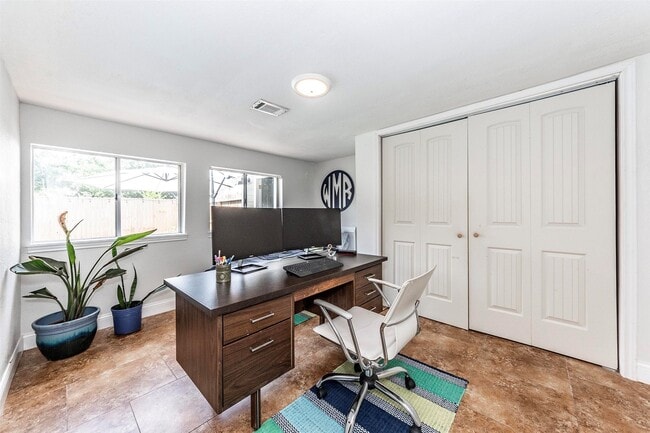 Photo - 11 10th Ave N