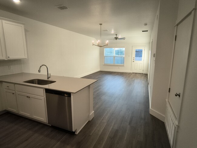 Photo - 1110 S College Ave