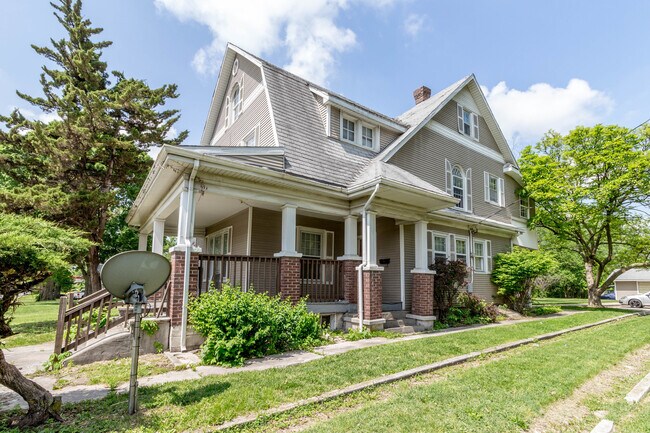 Photo - Large Centrally Located Home for Rent!