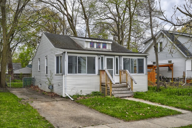 Photo - 610 E Lewiston Ave