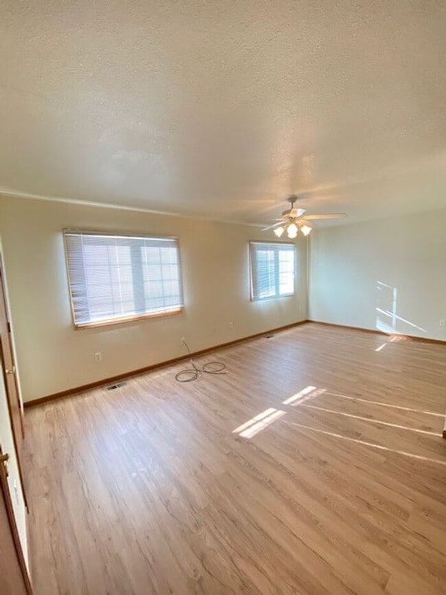 Photo - Beautifully Maintained 2 Bed, 2 Bath Ranch Style Townhome with 2 Car Garage in East Loveland