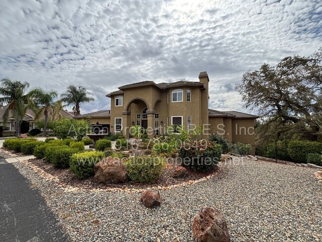 Photo - Gorgeous Villa - 3 Bed, 2.5 Bath - Beautiful Views - Highly Desirable Neighborhood!