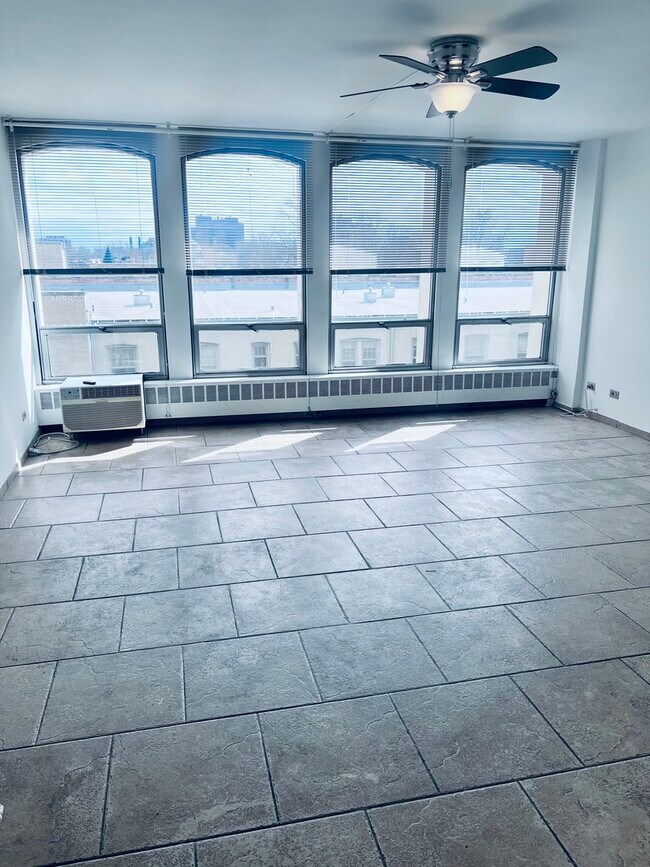 Photo - 1450 E 55th Pl Unidad 518S