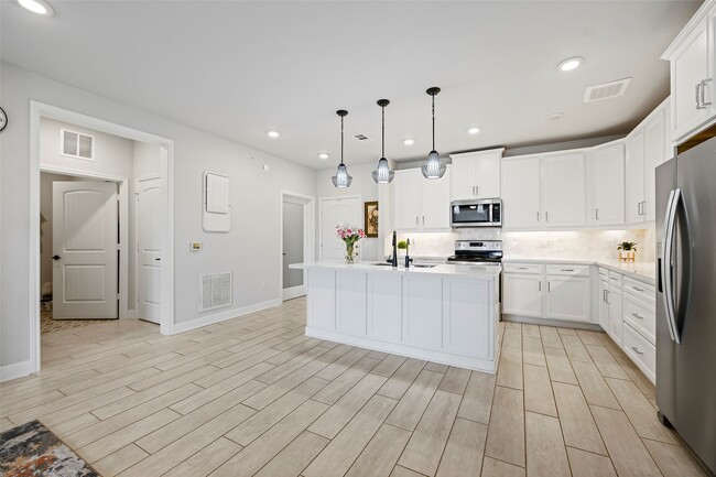 Photo - 6804 Westview Dr