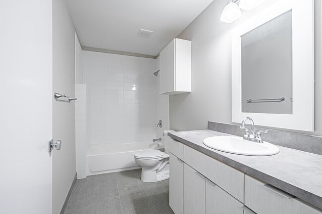 Spacious bathroom with tile shower - 831 S French Ave Unit 1