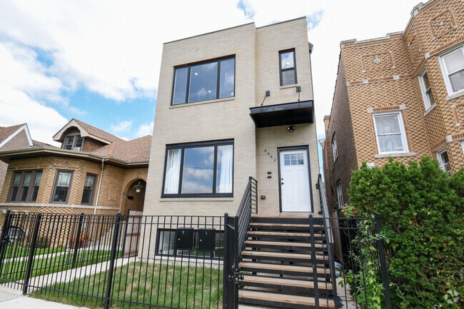 Building Photo - 4942 W Belden Ave Rental