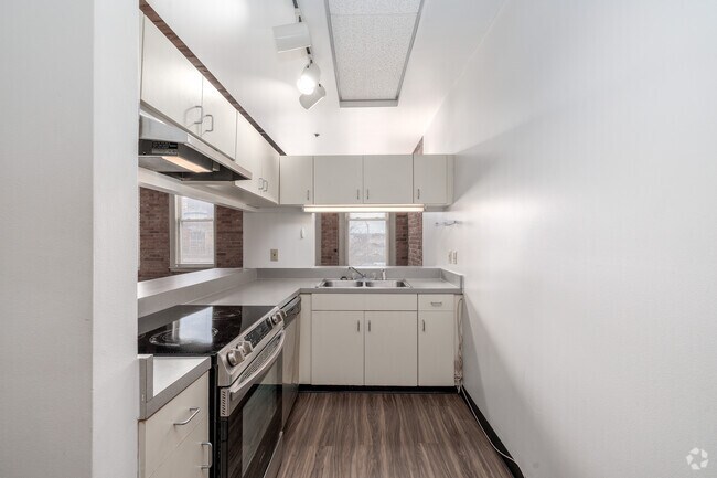 1BR, 1BA - 716SF - Kitchen