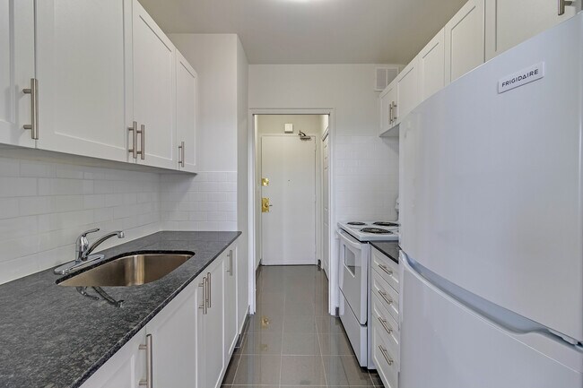 Photo - 2900 Bathurst Street - Emerald Towers