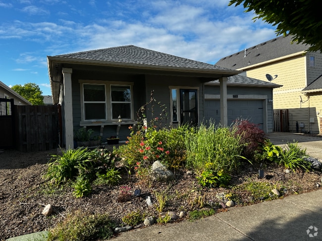 Building Photo - 1231 35th Ave Rental