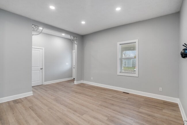 Photo - 2224 N Kenwood Ave