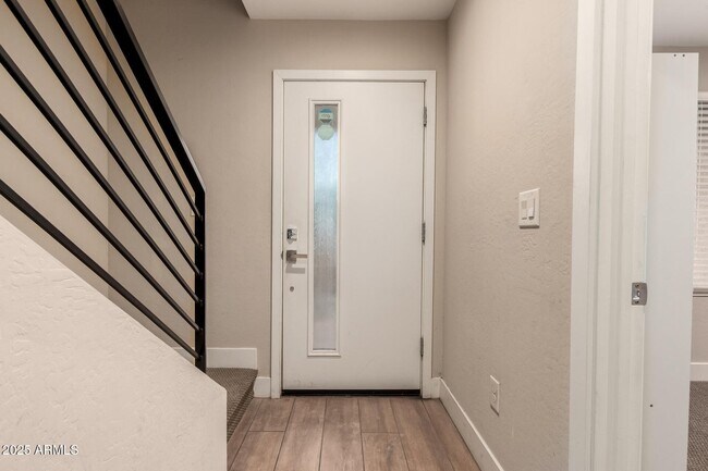 Photo - 820 N 8th Ave