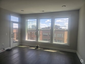 Building Photo - 751 N 6th St Rental
