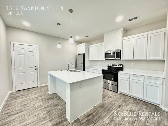 1312 S Yankton St Unit 4