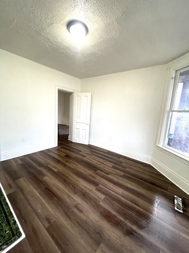 Photo - 617 E 6th St Unit 1