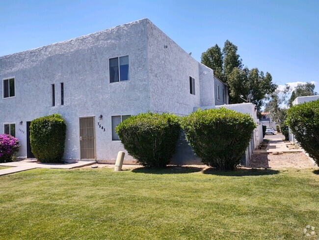 Building Photo - Town home on 47 Dr