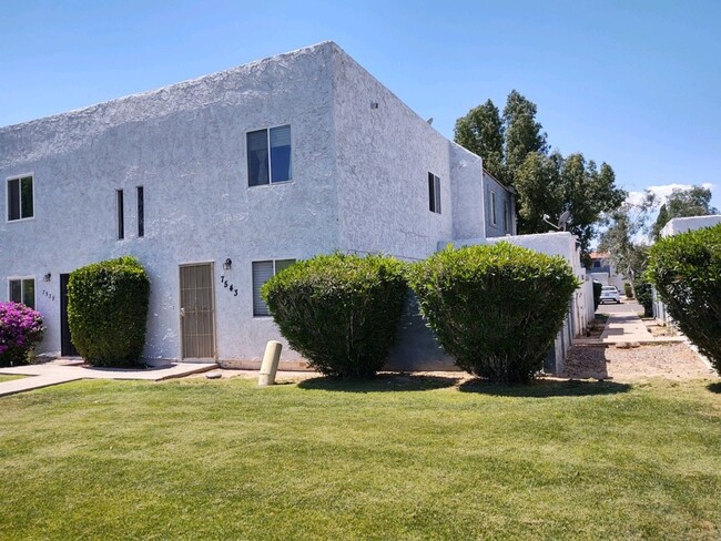 Town home on 47 Dr - Town home on 47 Dr