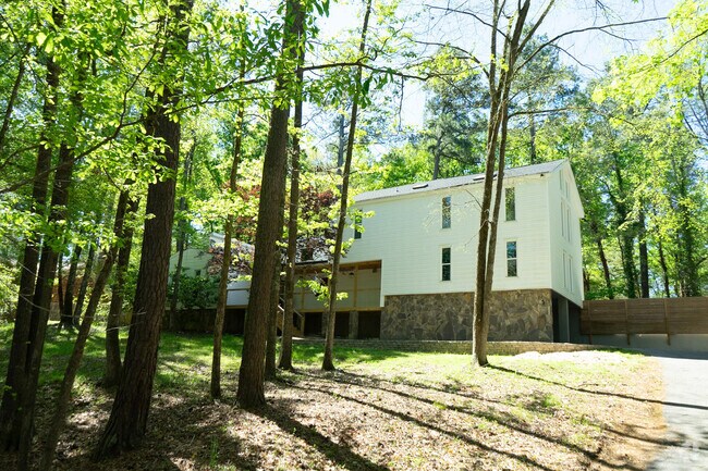 Building Photo - 1 Woodbridge Way Rental