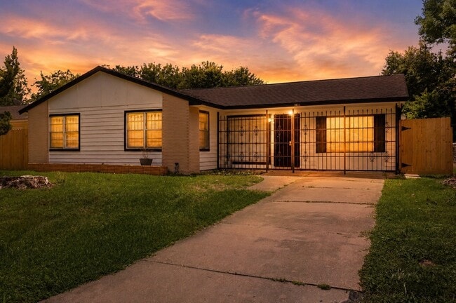 Photo - 5622 Woodgreen St