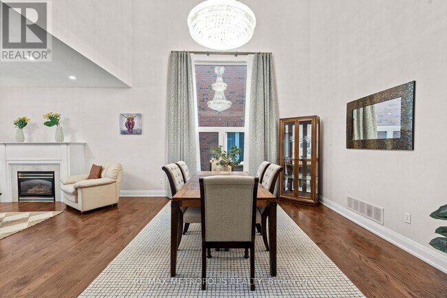 Photo - 552 Feathergrass Crescent