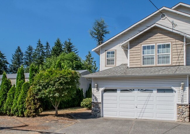 Building Photo - 11730 51st Ave NE Unit A