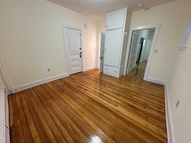 Photo - Washington Square - Updated Kitchen - Deck - Close to T Unidad 181 Winthrop #6