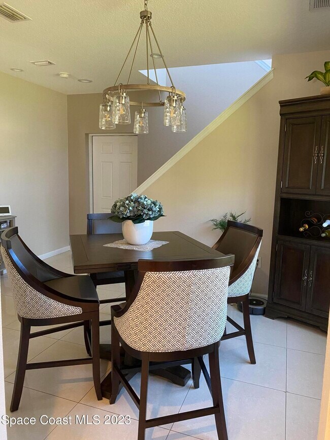 Photo - 1335 Lara Cir