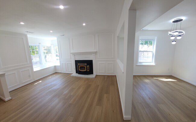 Photo - 1206 Caldwell Ct S