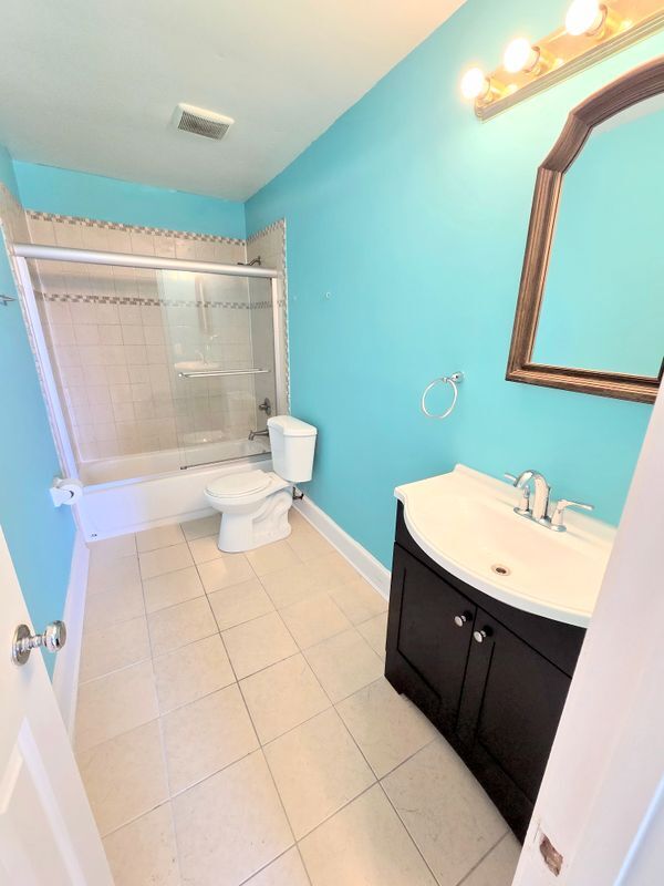 Photo - 1827 East Capitol St SE