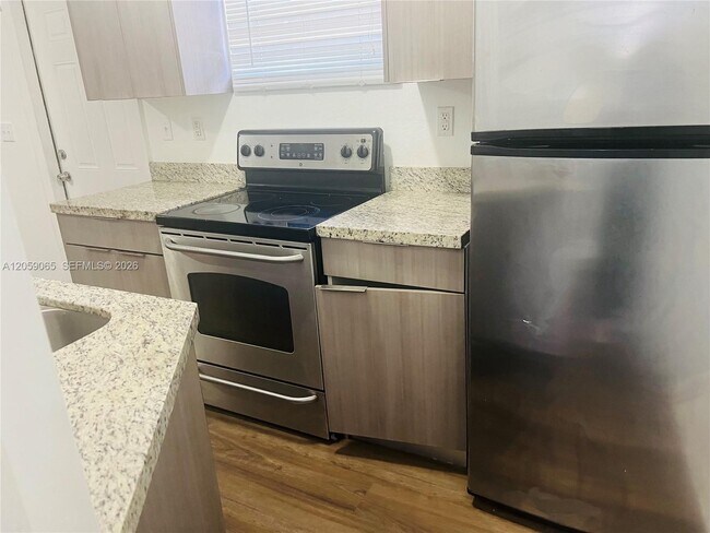 Photo - 529 SW 3rd St Unit 3