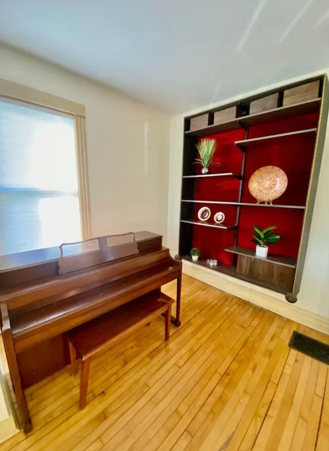 Photo - 9811 S Vanderpoel Ave