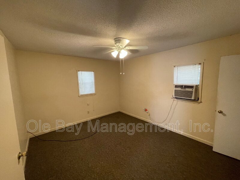 Photo - 400 Hall Ave