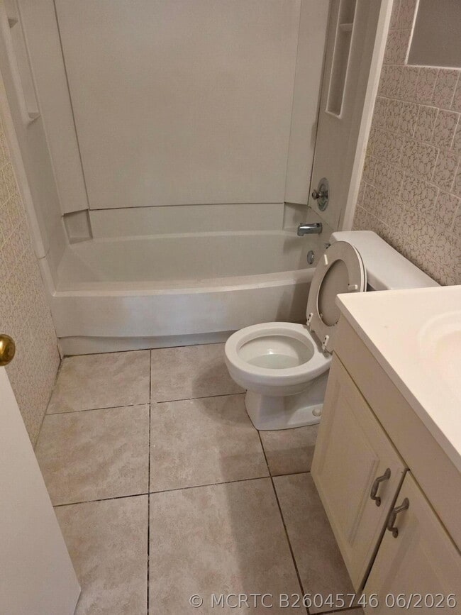 2401 Riverside Dr Unit 411-b