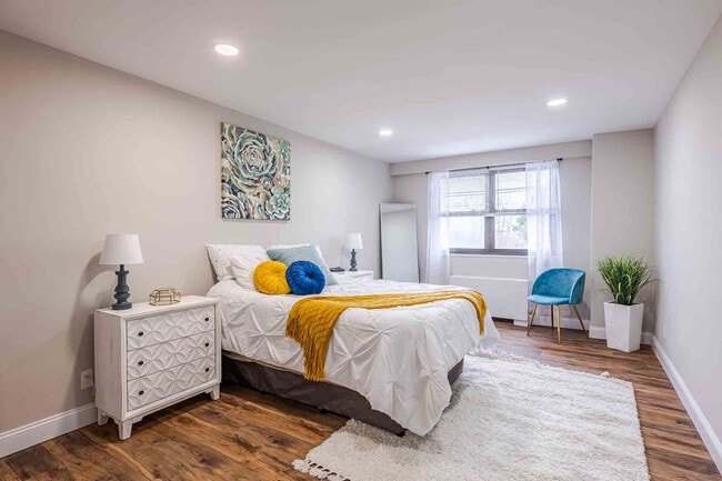 Photo - Carlyle Towers