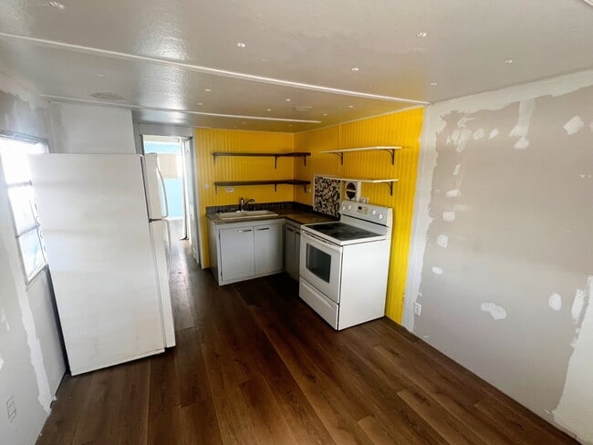 Photo - 616 Cortez Rd W